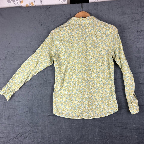 GAP Women’s sz S Floral Button Down with pin tuck detail and pearlescent buttons - Picture 6 of 9